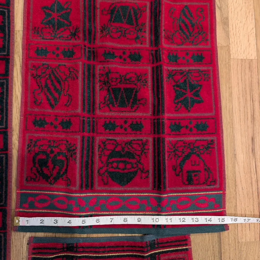 Vintage Red Christmas Holiday Towel set Green Gold Holly Ornaments Set Of 3